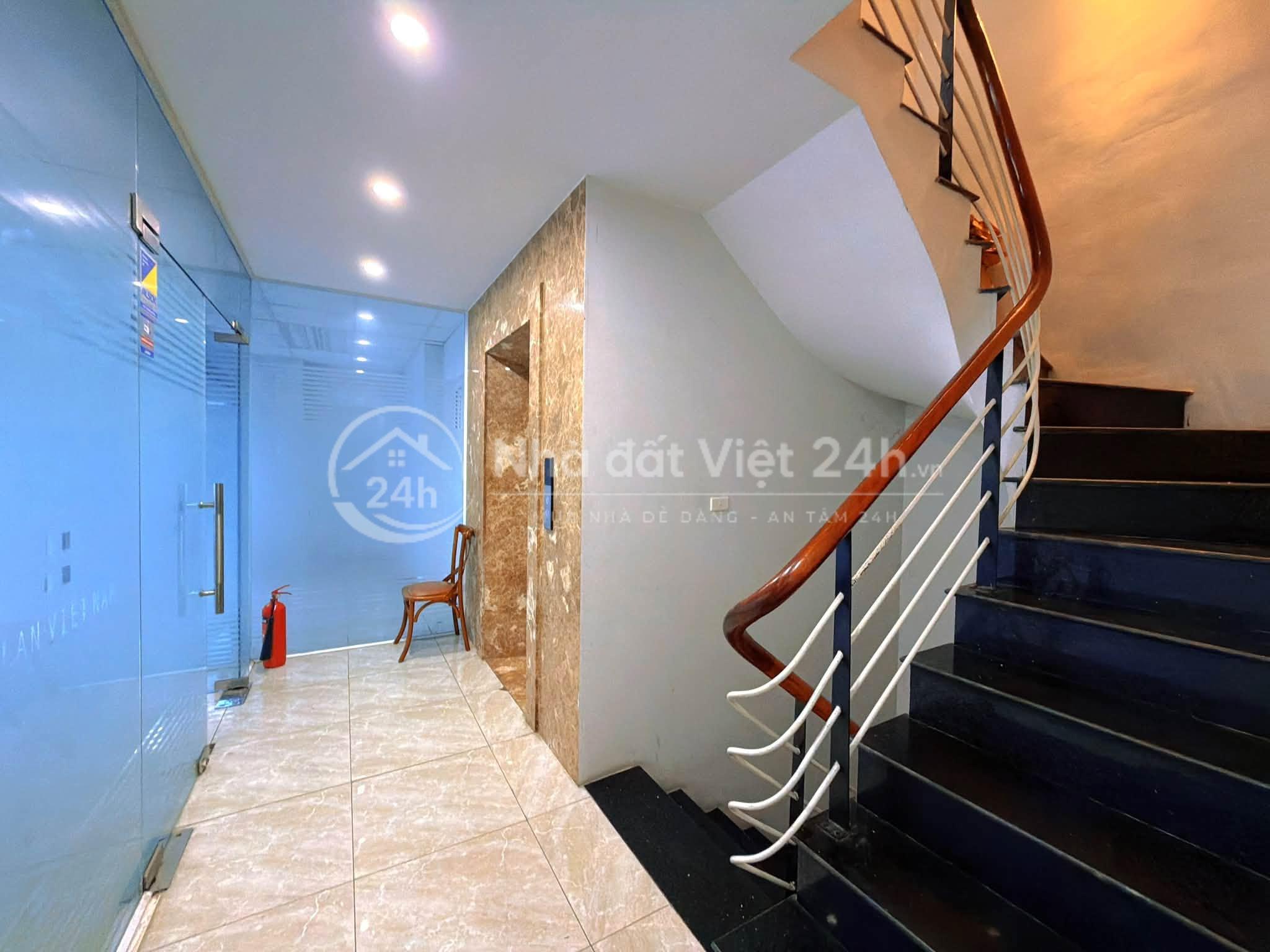 Bán nhà 9 Tầng mặt phố Nguyễn Văn Tuyết giá 72 Tỷ