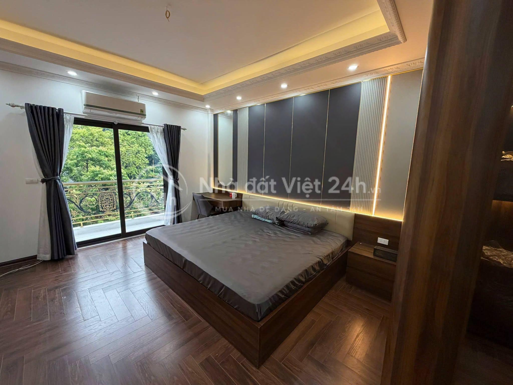 gần Vinhomes Riveside, bán nhà ở- Long Biên. 26,8tỷ 80m2 mặt phố Cầu Bây. 6.5 Tầng