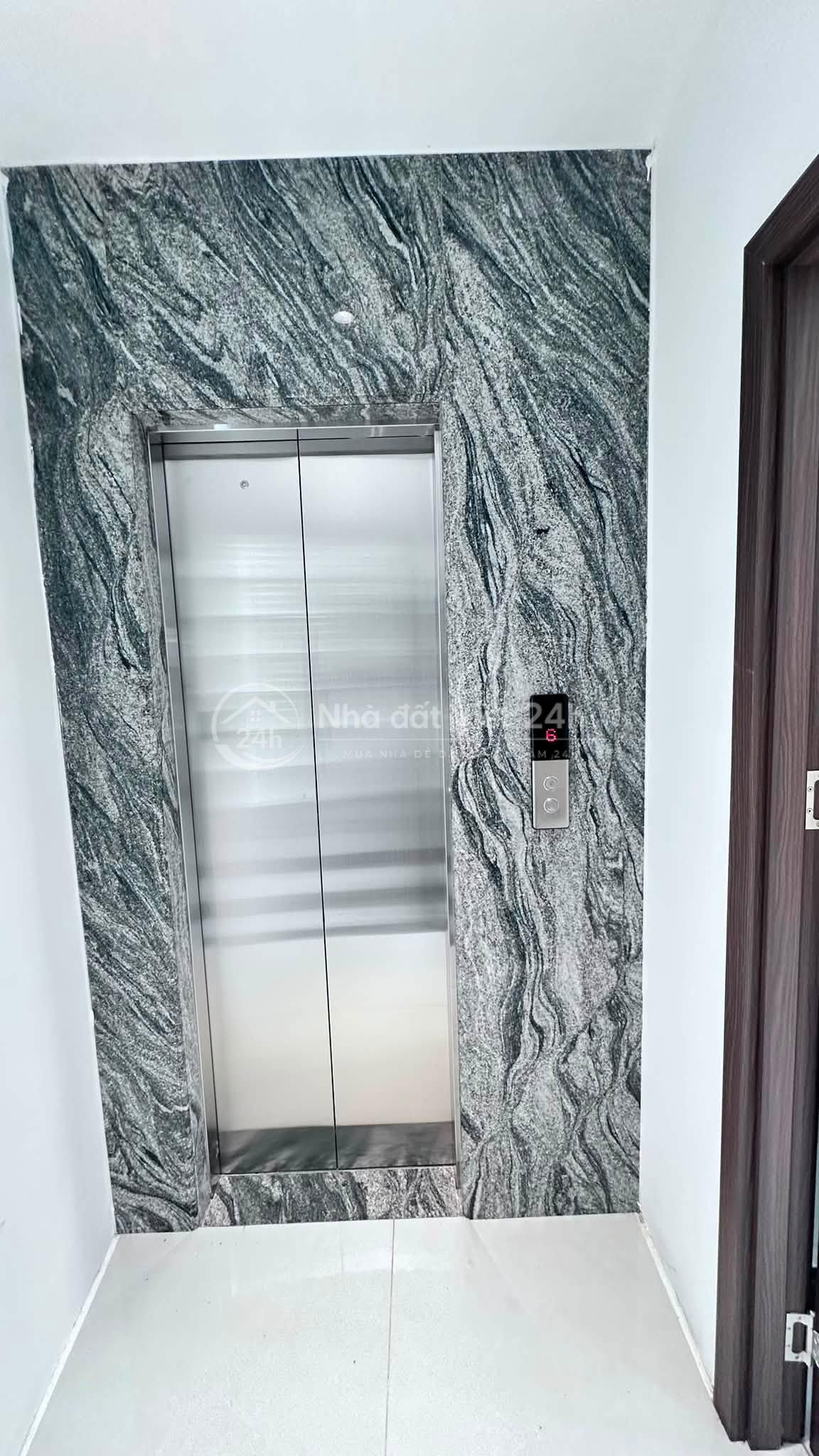 Nhà ngay ngã tư Xã Đàn - Trung Phụng - đê la thành 38m x 6 tầng 💰 chào Giá 10 tỷ 800