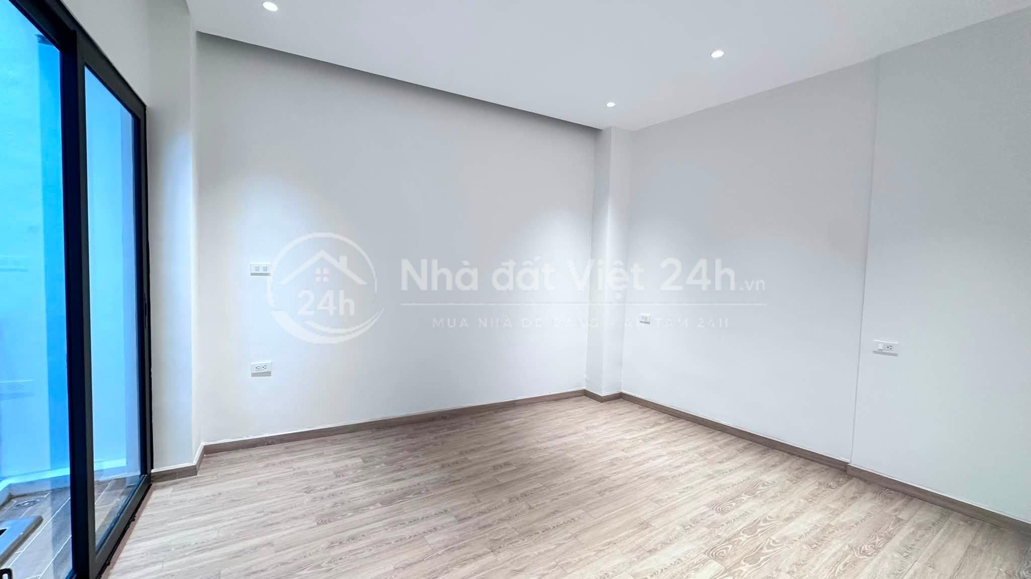 Nhà ngay ngã tư Xã Đàn - Trung Phụng - đê la thành 38m x 6 tầng 💰 chào Giá 10 tỷ 800