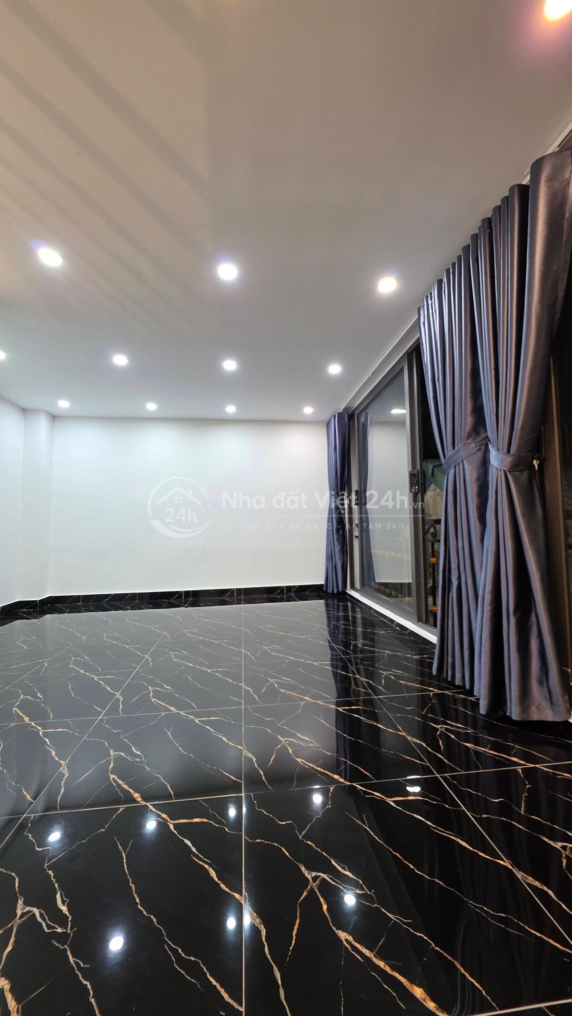 5,xx tỷ gần Xã Đàn, ngõ Chợ Khâm Thiên : sổ đỏ 37m x 3 tầng ~ 156tr/m