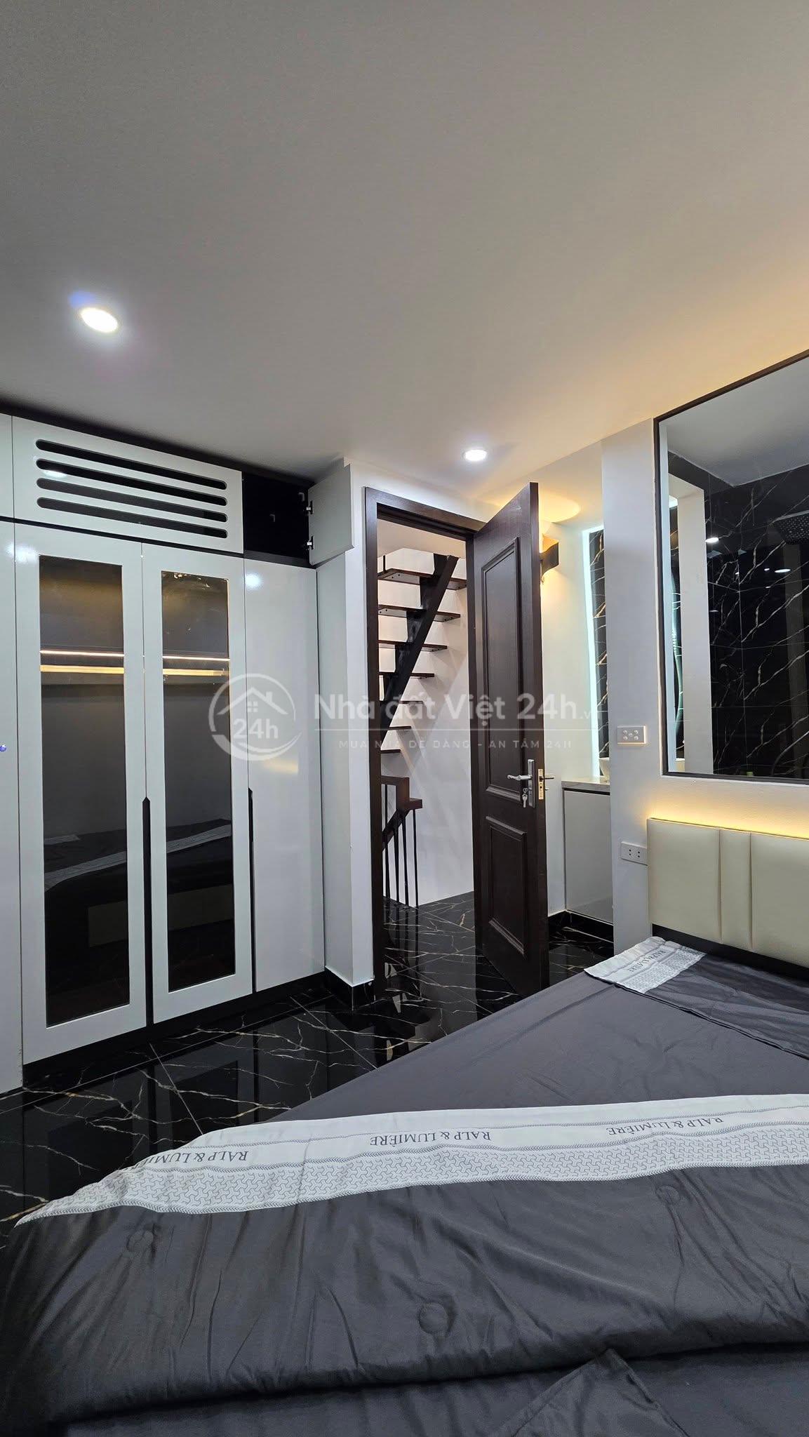 5,xx tỷ gần Xã Đàn, ngõ Chợ Khâm Thiên : sổ đỏ 37m x 3 tầng ~ 156tr/m
