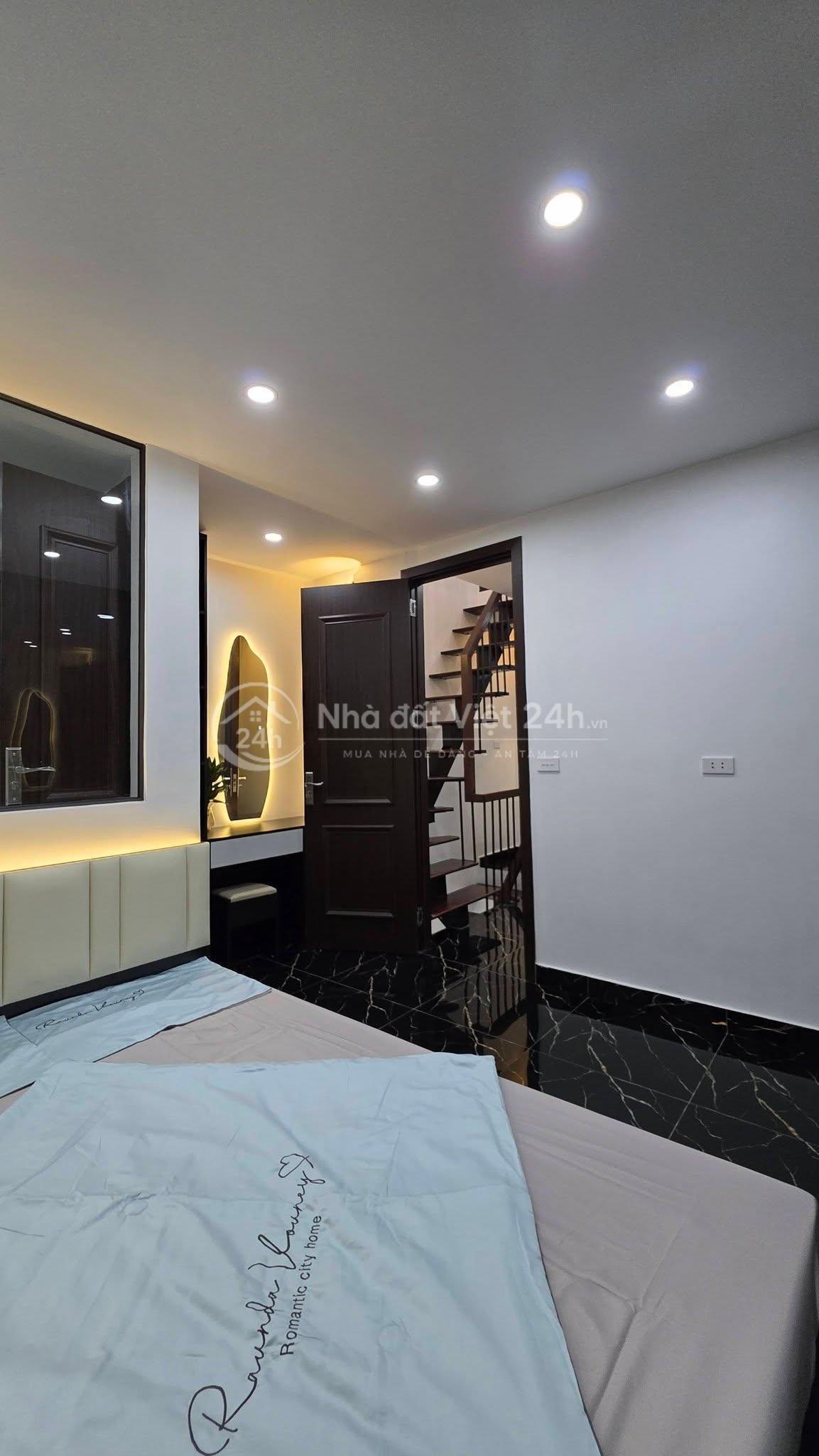 5,xx tỷ gần Xã Đàn, ngõ Chợ Khâm Thiên : sổ đỏ 37m x 3 tầng ~ 156tr/m